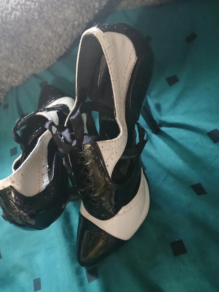 Black and White Heels thumbnail