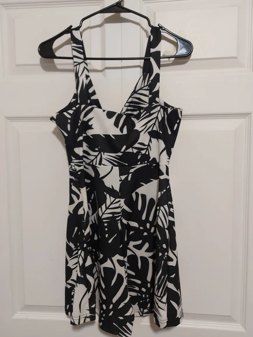 Floral Romper Brand new thumbnail