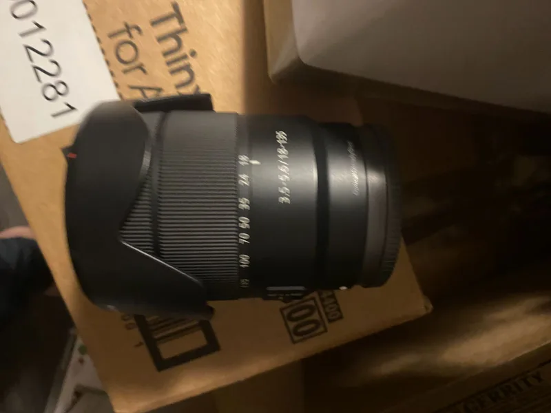 Sony E 3.5-5.6/18-135 OSS Lens thumbnail