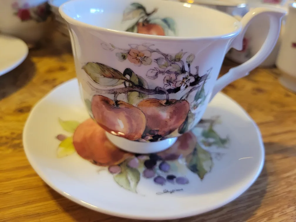 Duchess Fine Bone China Tea Cup & Saucer Set🇨🇦 thumbnail