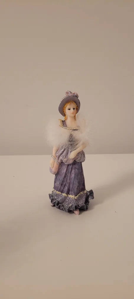 Vintage Victorian Lady Figurine 🇨🇦🍁 thumbnail