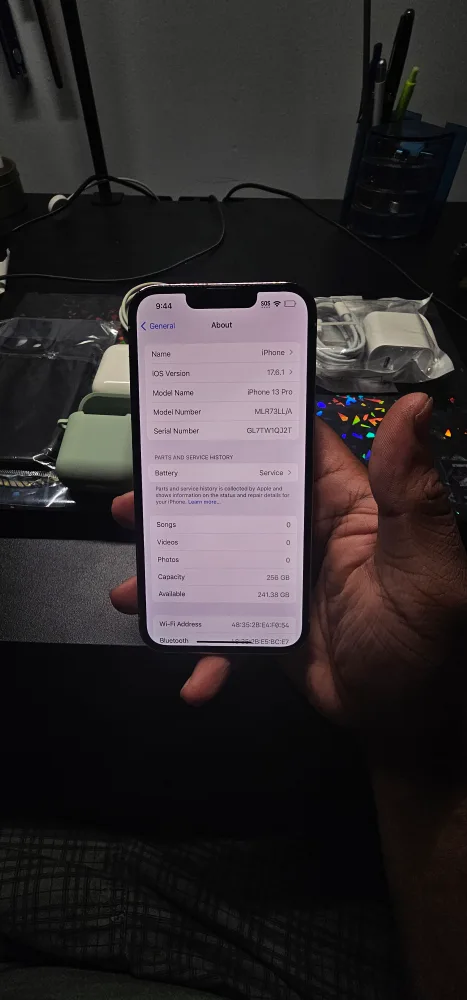 Apple iPhone 13 Pro & Apple Watch Series 5 image indicator(2)