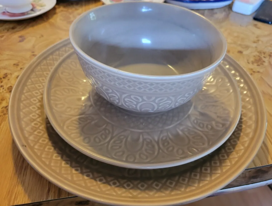 Neutral Dinnerware Set: Plates and Bowls🇨🇦 thumbnail