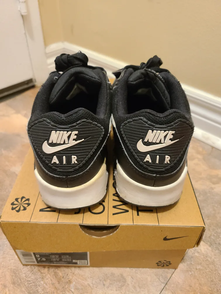 Nike Air Max 90, Size 9 (Women) image indicator(2)