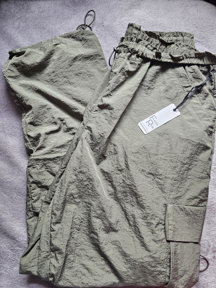 Faded Rose Essentials Cargo Pants - Size M - photo 2