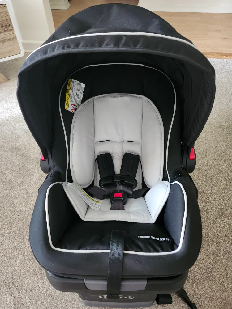Graco SnugRide SnugLock 35 Infant Car Seat 🇨🇦 thumbnail