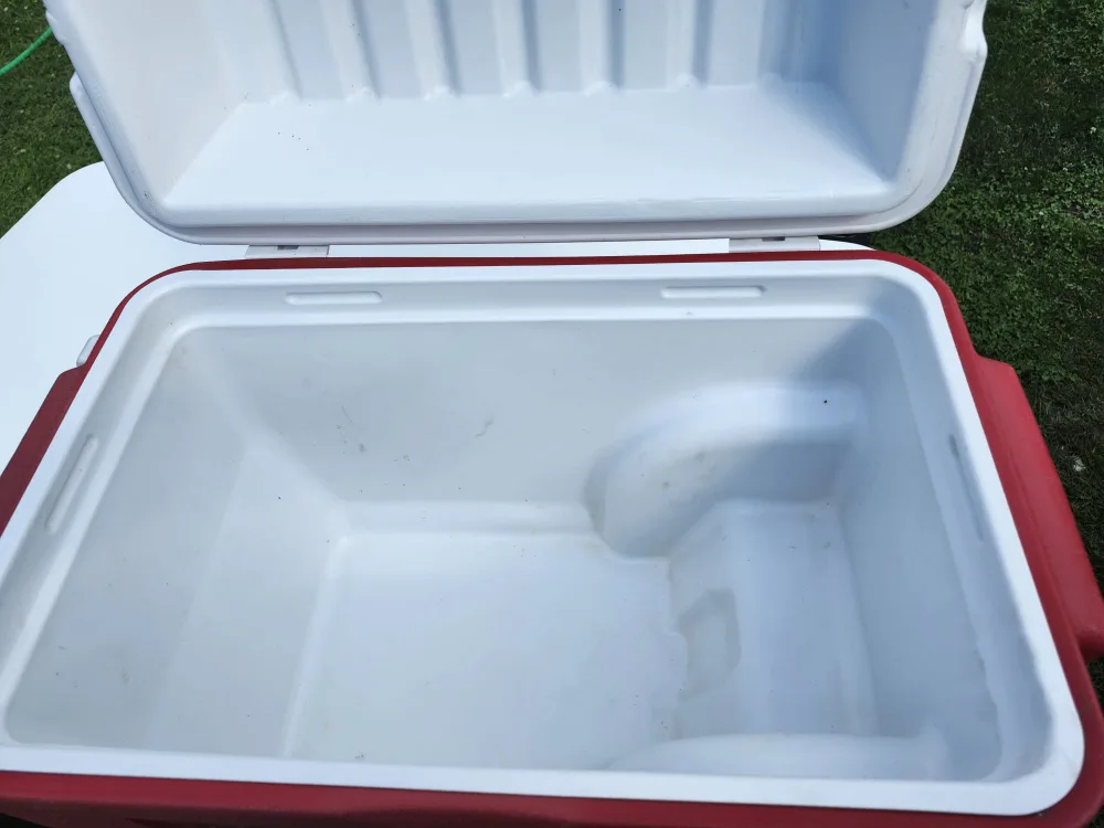 Tridon Wheeled Cooler - Red & White image indicator(2)