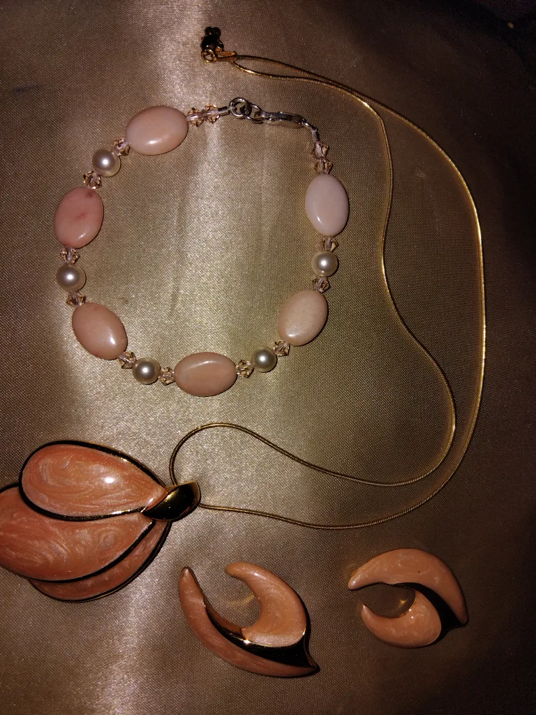 Vintage Jewellery Set - Necklace, Bracelet, Earrings image indicator(2)