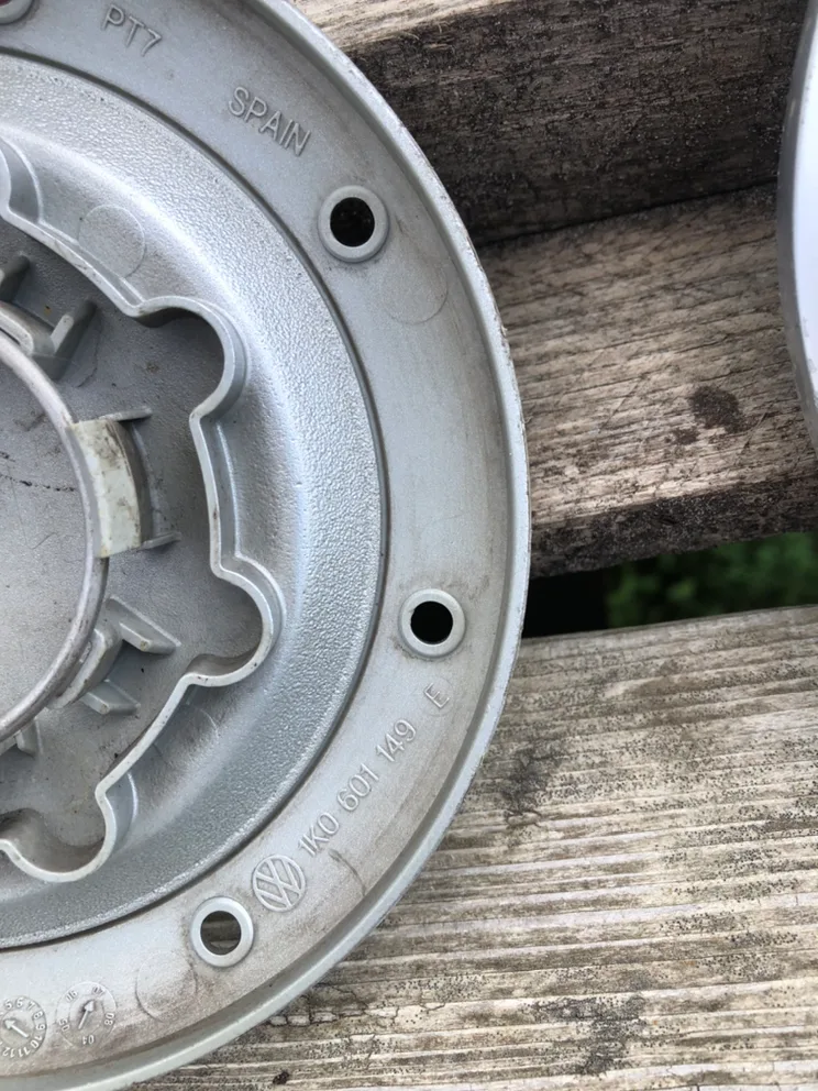 2006-2009 Volkswagen Golf Jetta Touran Center Hub cover caddies image indicator(6)