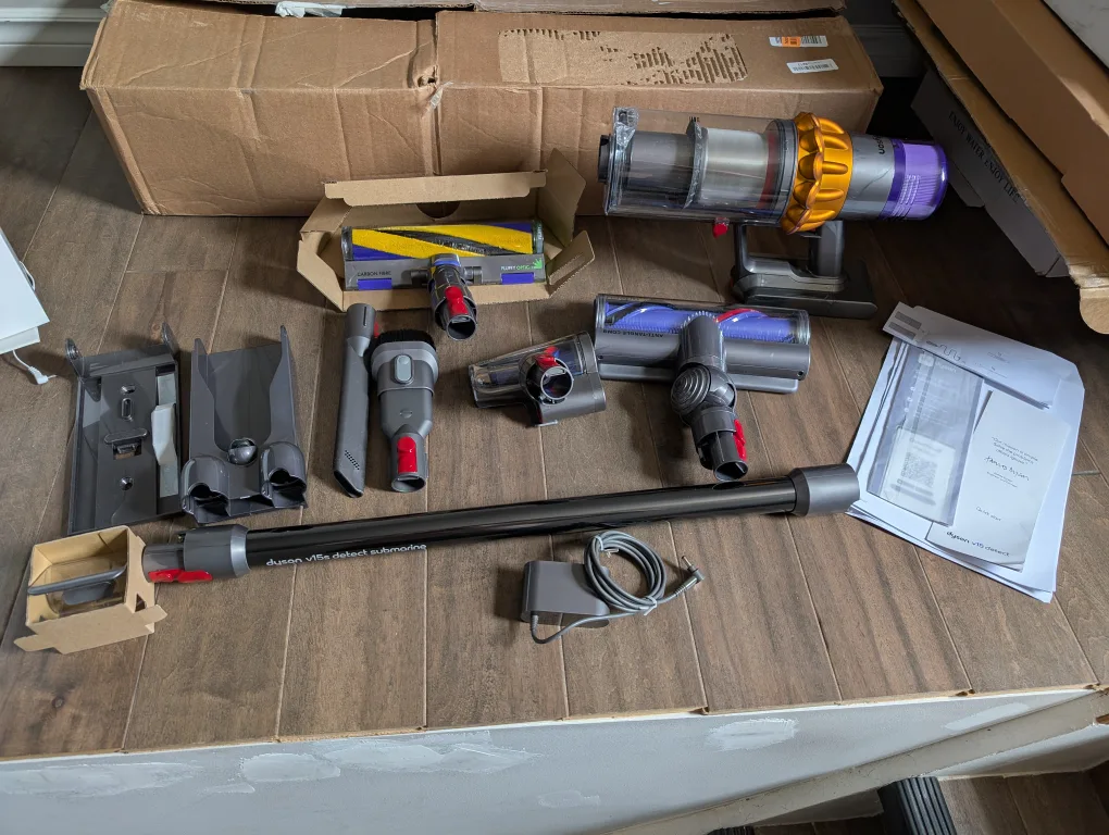 Brand New Dyson V15 Detect Vacuum For Sale image indicator(2)