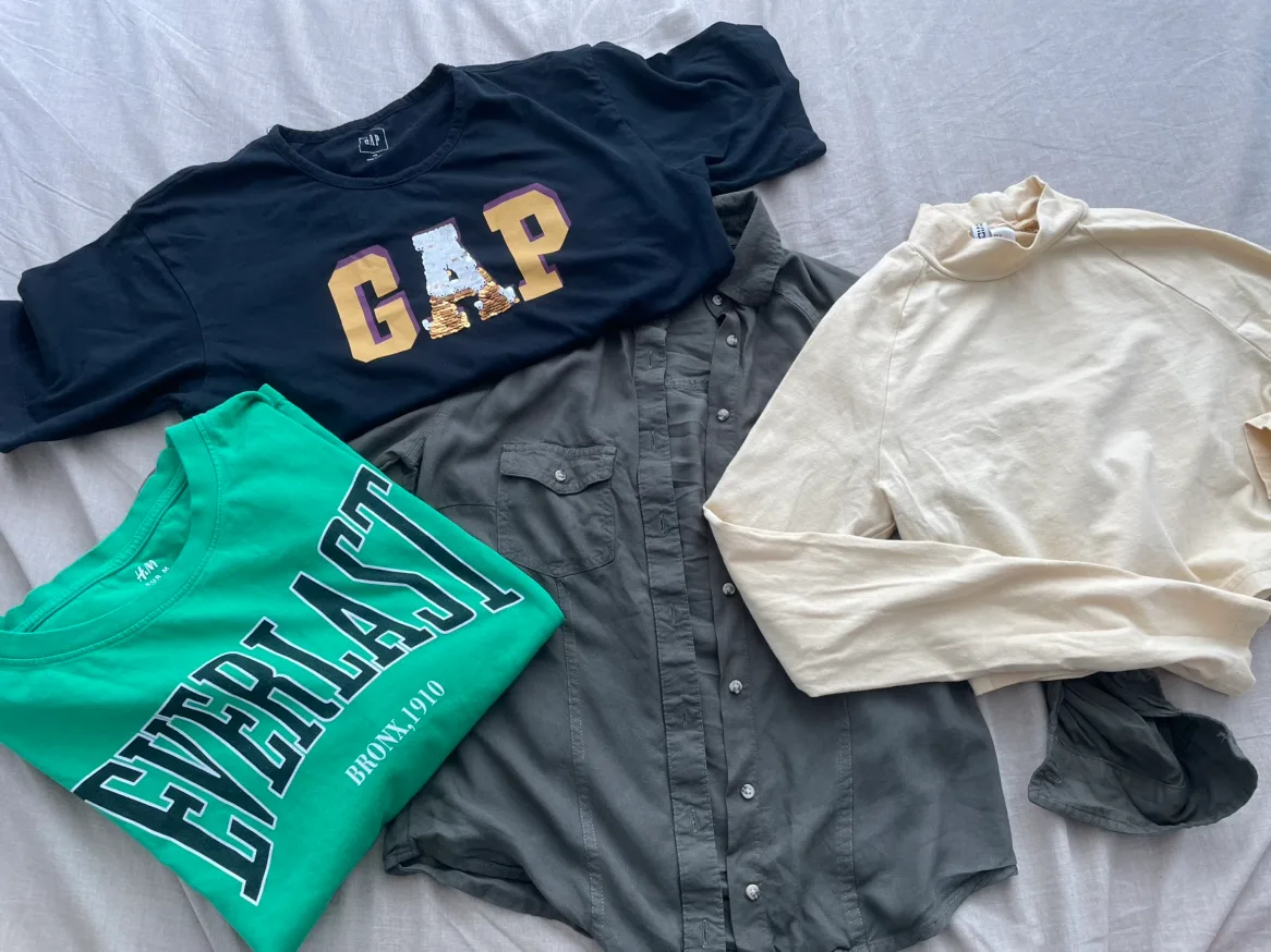 Assorted women’s clothing - Size S thumbnail