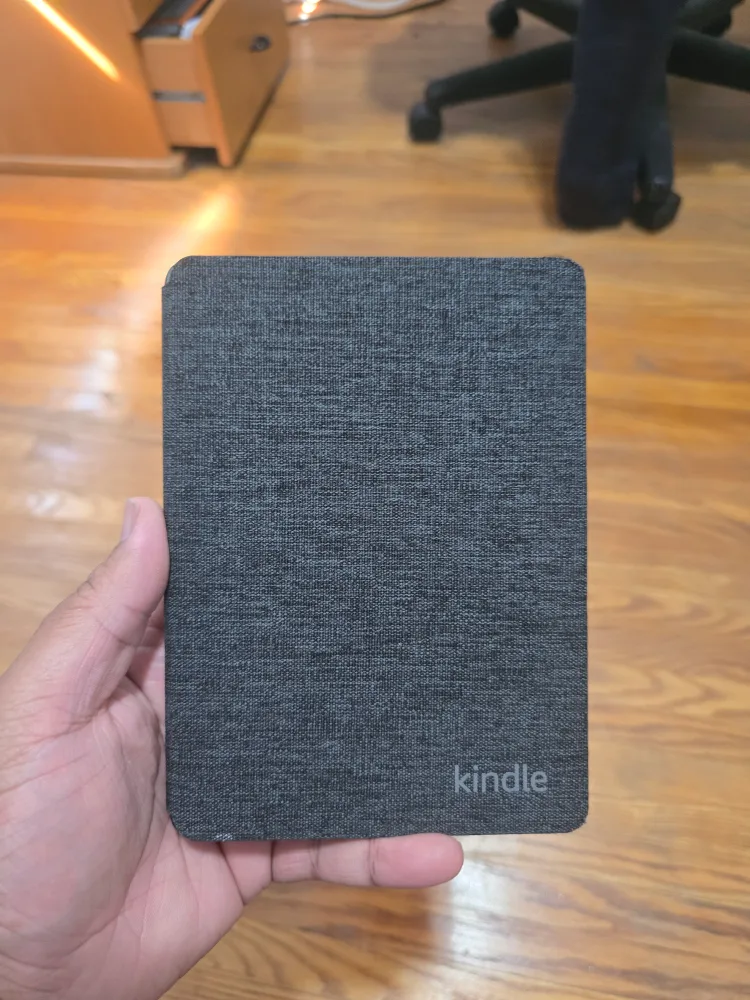 Amazon Kindle Paperwhite Signature edition along with Case image indicator(3)