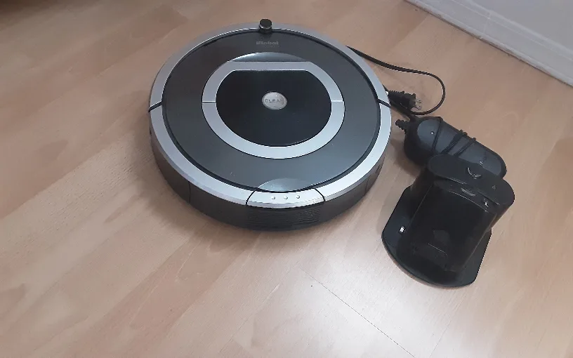 I ROBOTECH Roomba vacuum thumbnail