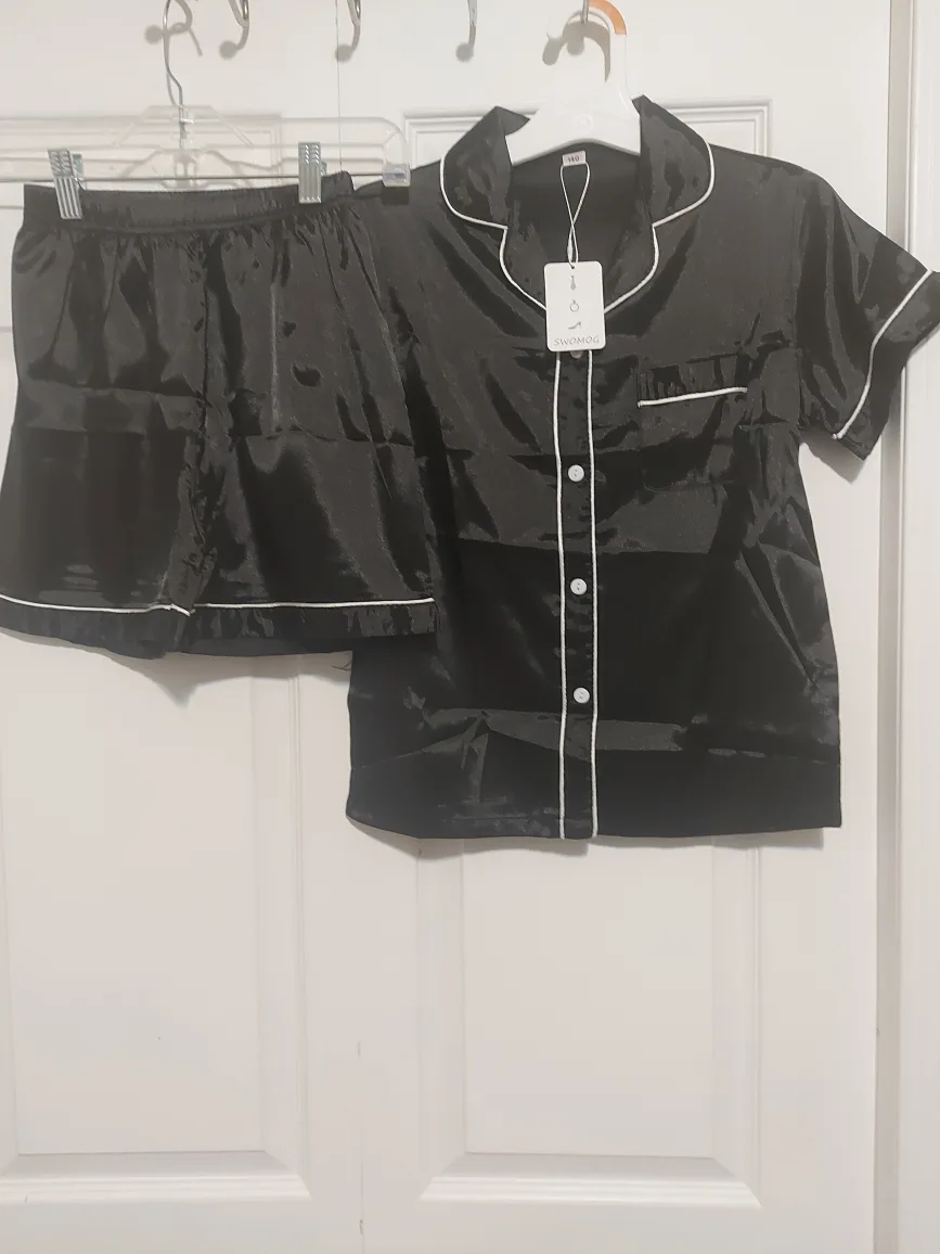 Swomog Black Satin Pajama Set thumbnail
