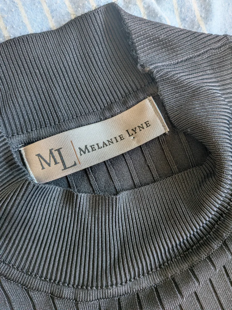 Melanie Lyne Black Sleeveless Knit Top - Size L image indicator(3)