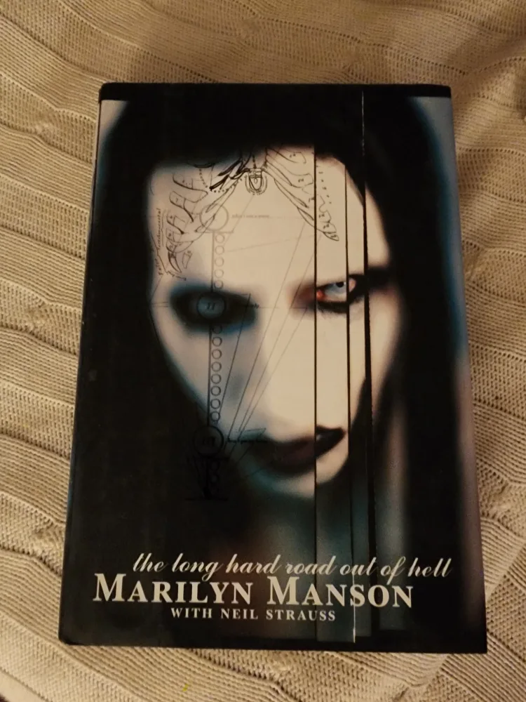 Marilyn Manson - The Long Hard Road Out of Hell thumbnail