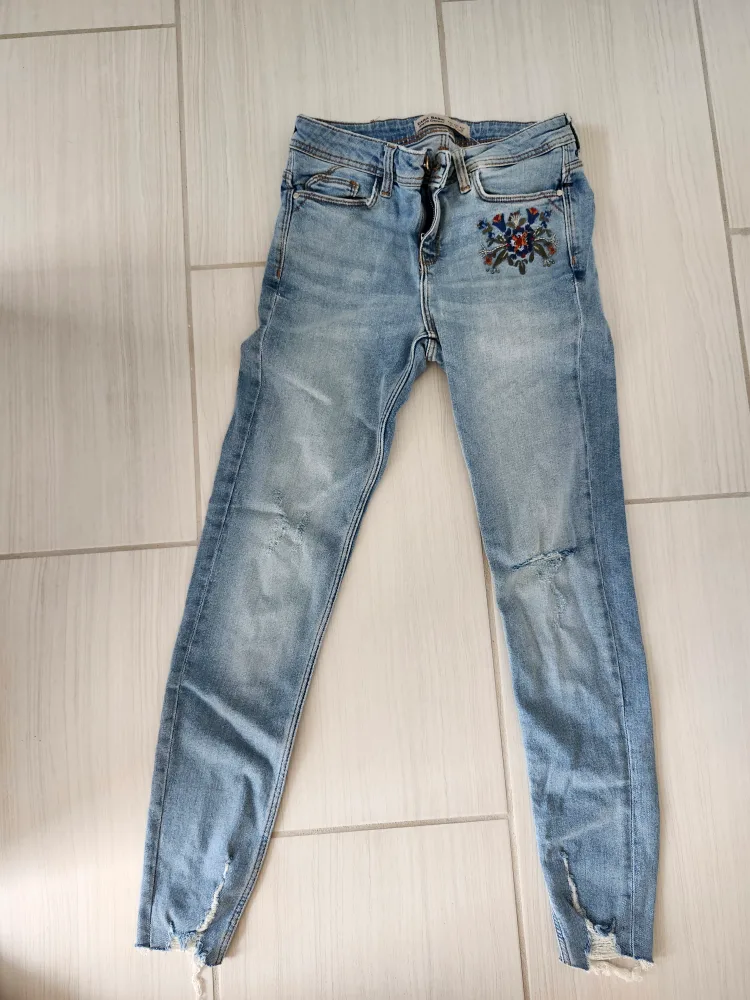 Zara Denim Jeans - Size US 4 thumbnail