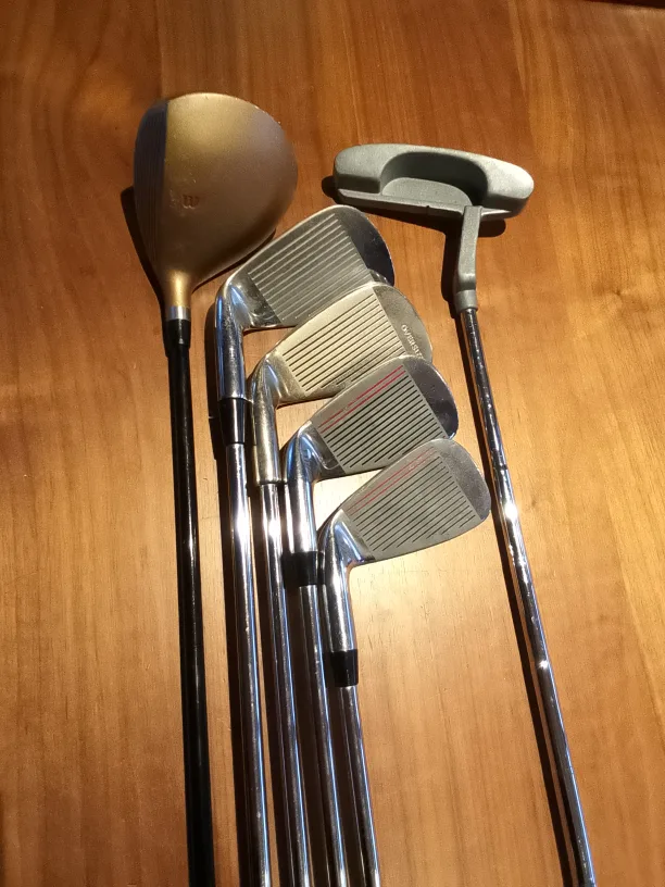 Junior Fila Golf Bag with Wilson Clubs image indicator(3)