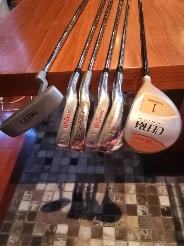 Junior Fila Golf Bag with Wilson Clubs image indicator(4)