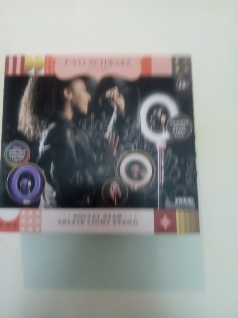 FAO Schwarz Social Star Selfie Light Stand - New