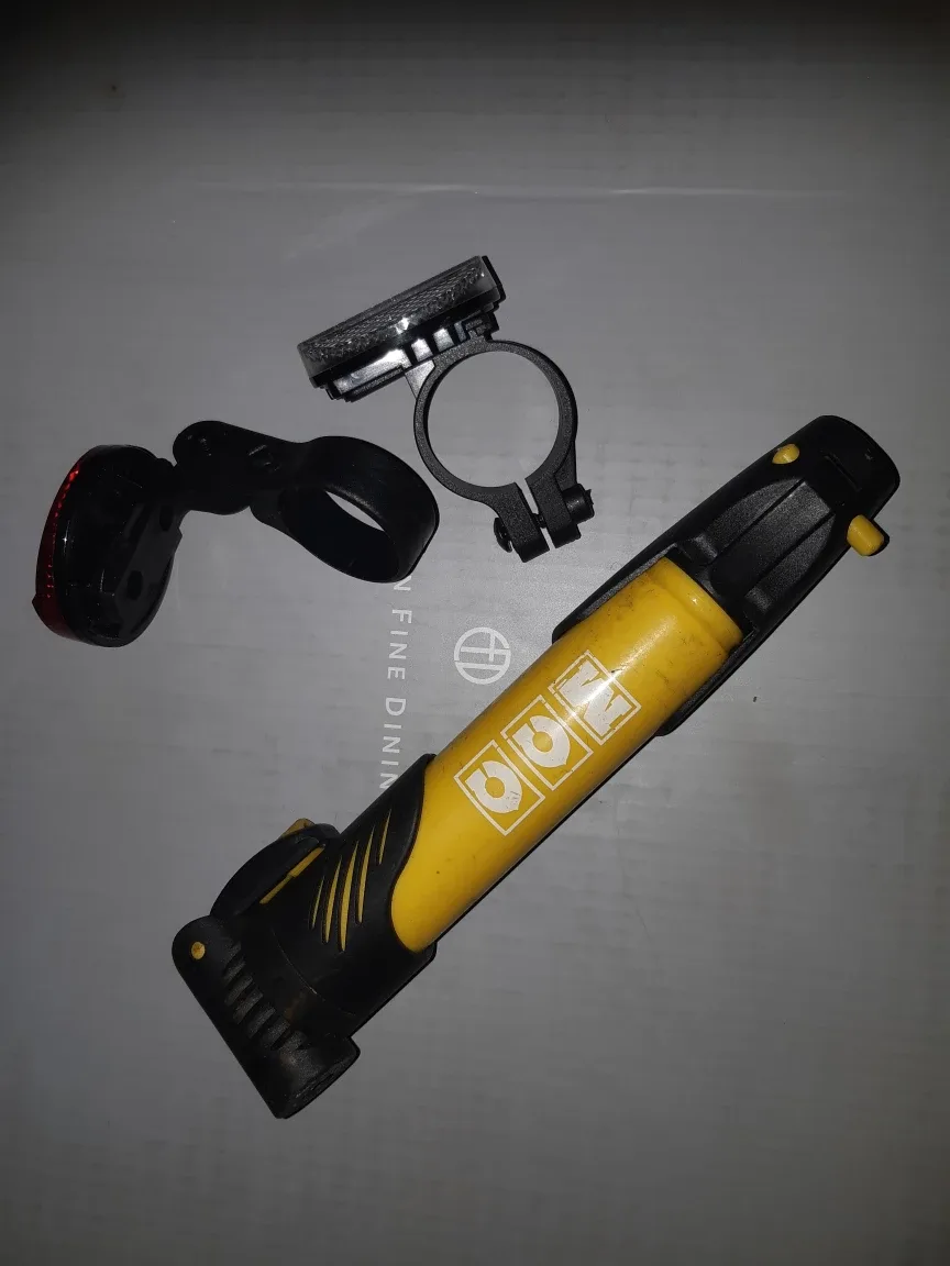 Bicycle Pump & Light Set 🇨🇦 thumbnail