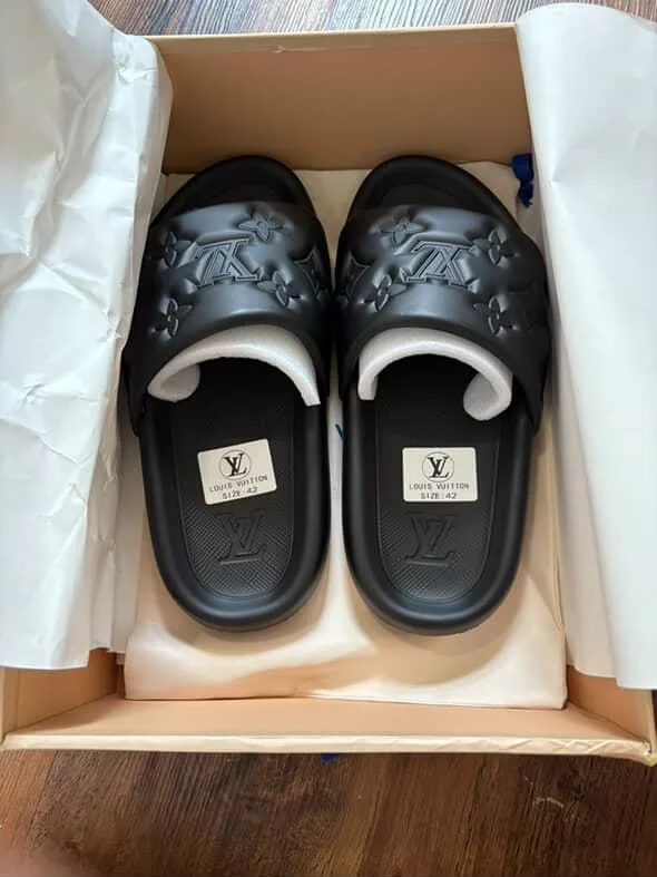 Louis Vuitton Black Slides Size 42 (US 9) image indicator(3)