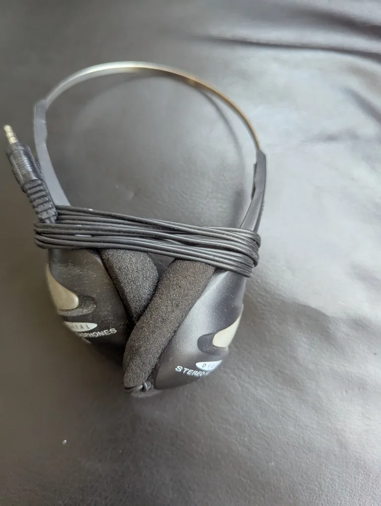Stereo Digital Headphones thumbnail