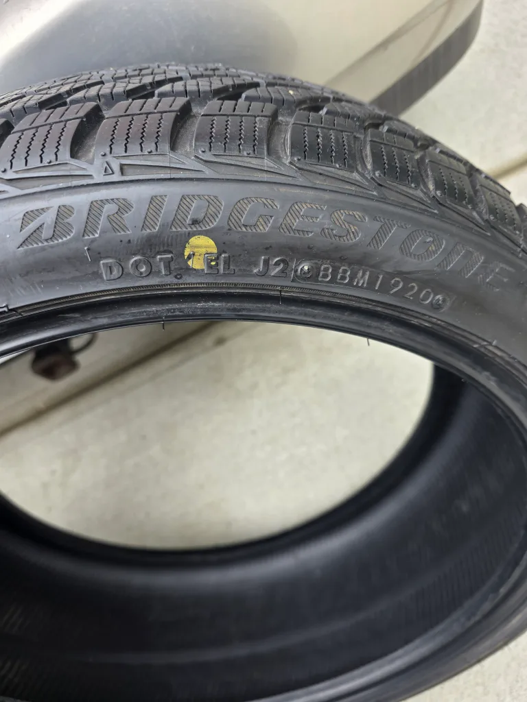 Bridgestone Blizzak 225/40R19 Winter Tires thumbnail