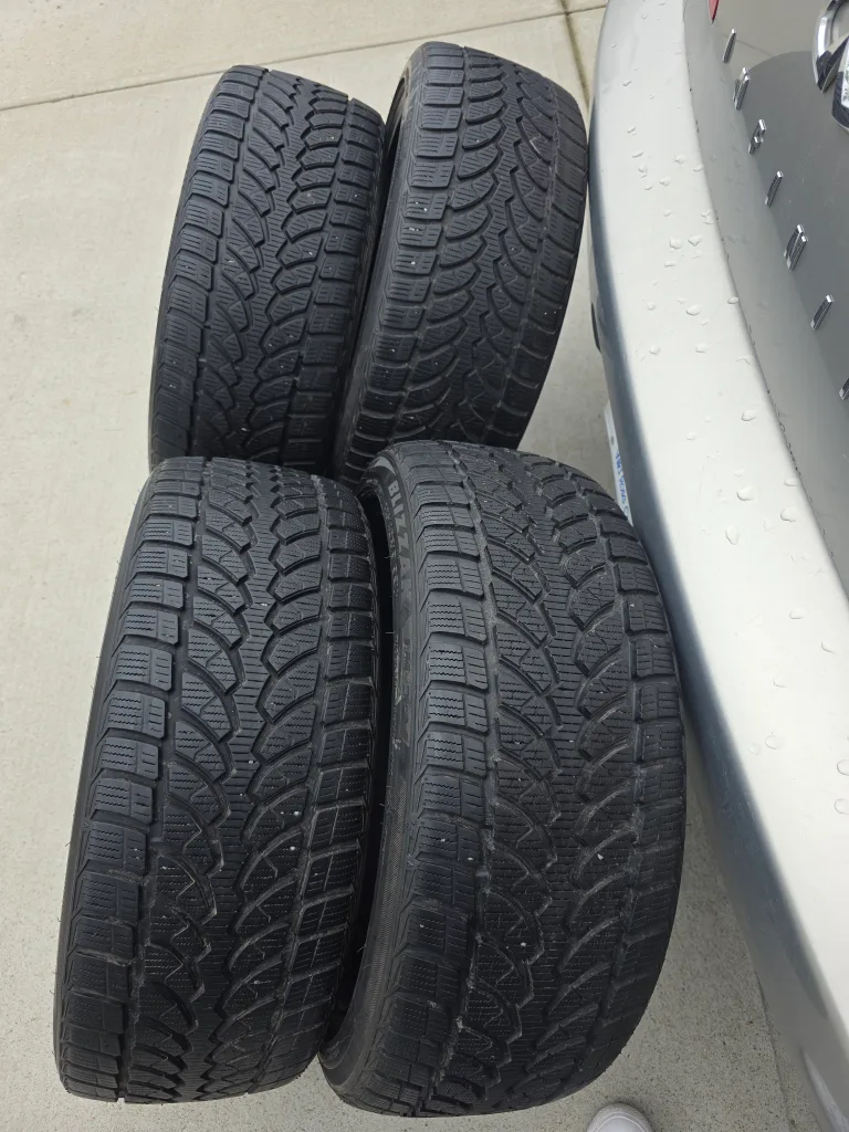 Bridgestone Blizzak 225/40R19 Winter Tires image indicator(4)