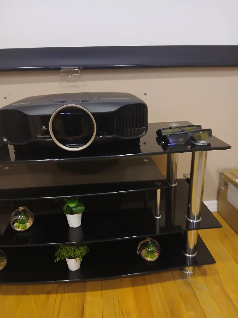 Epson Projector with 3D Glasses thumbnail