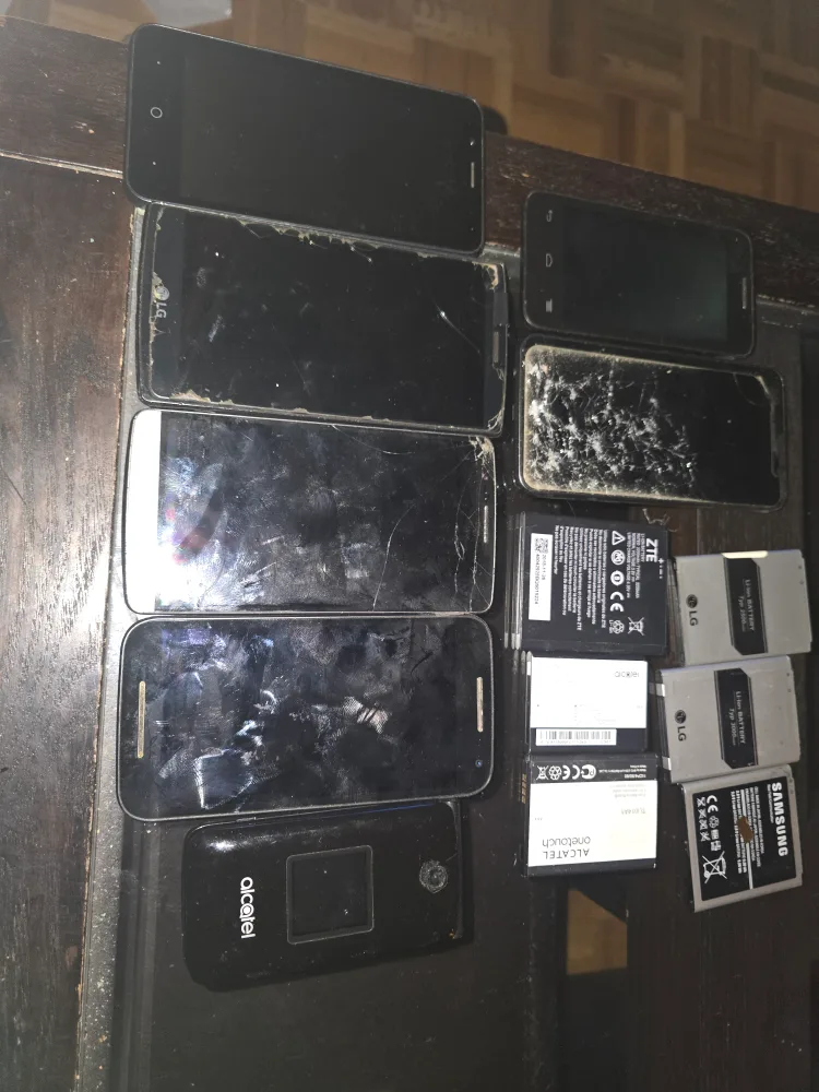 Used Cellphones & Batteries - Parts or Repair thumbnail