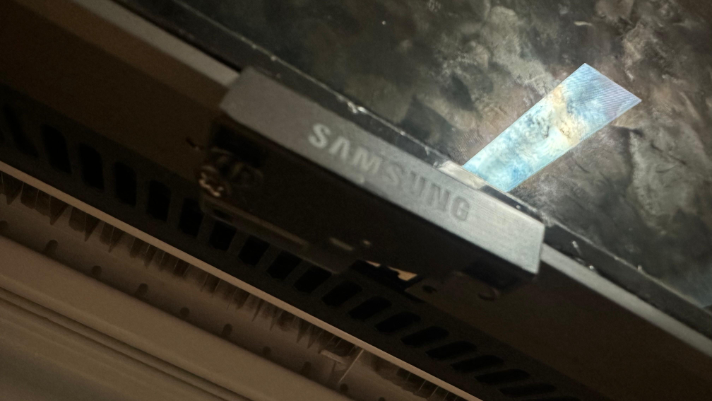 Samsung QN65Q8FNBF 65" TV- for parts - photo 3