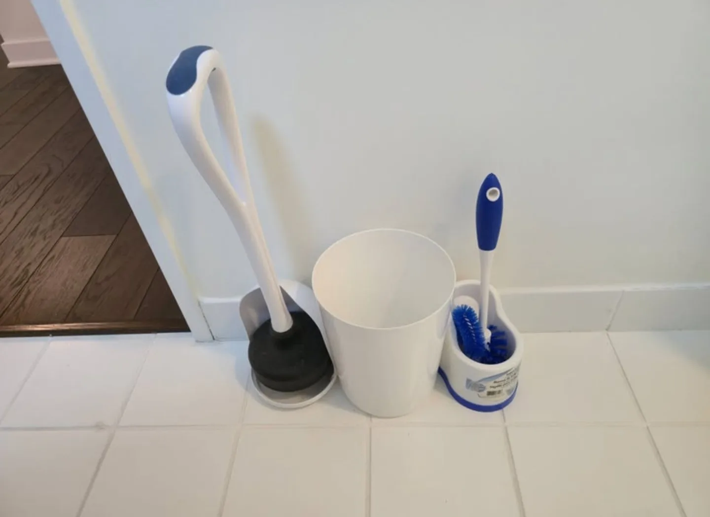 3-Piece Bathroom Cleaning Set – Plunger, Brush, Bin (Like New) thumbnail