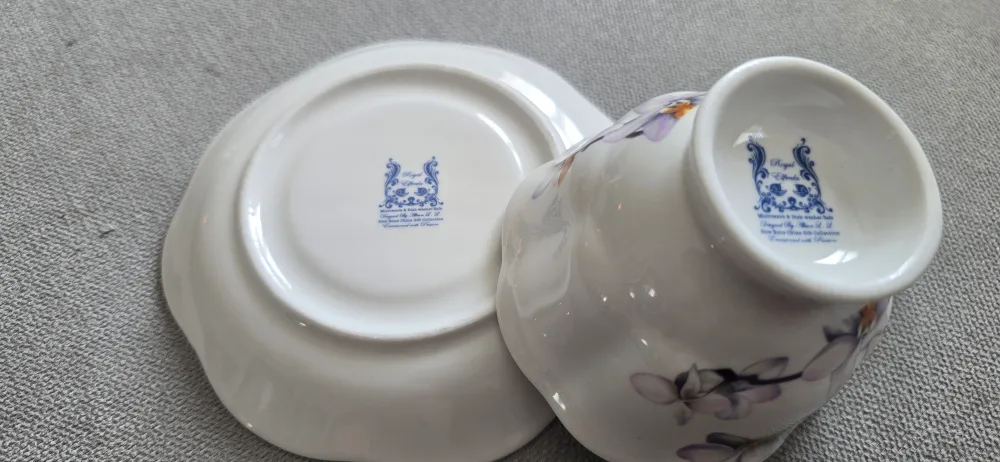 Royal Elfreda New bone China Orchid Cup & Saucer image indicator(3)