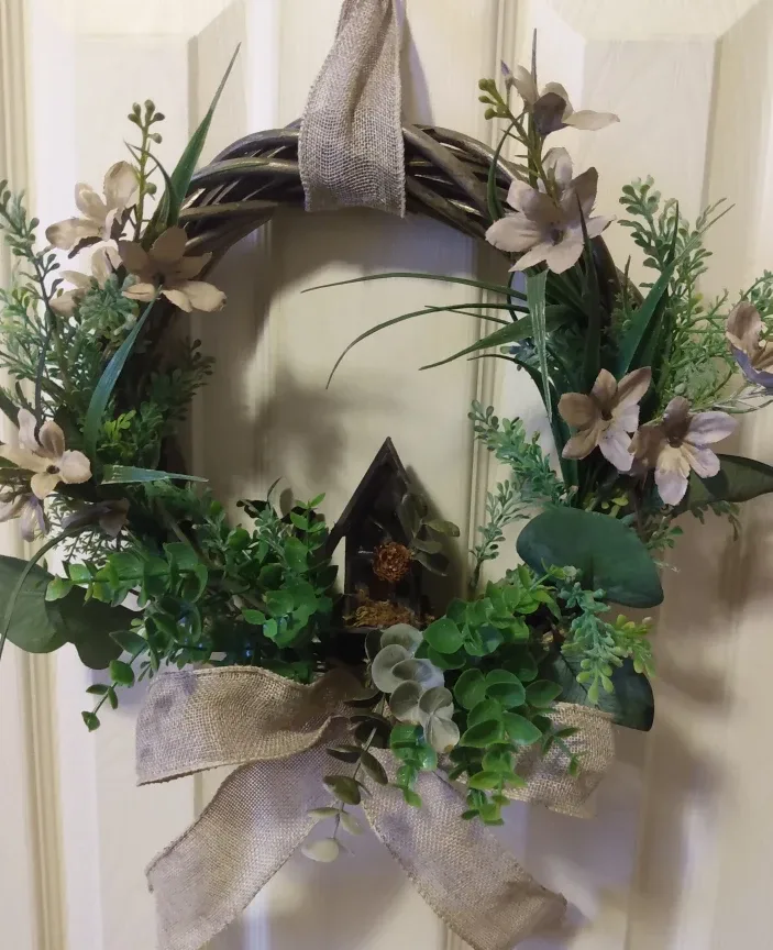 Beautiful decorated Grapevine wreath thumbnail