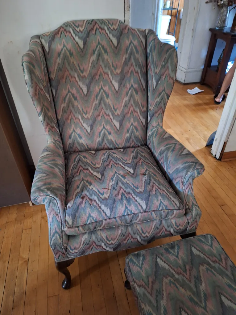 Wingback Chair with Ottoman image indicator(3)