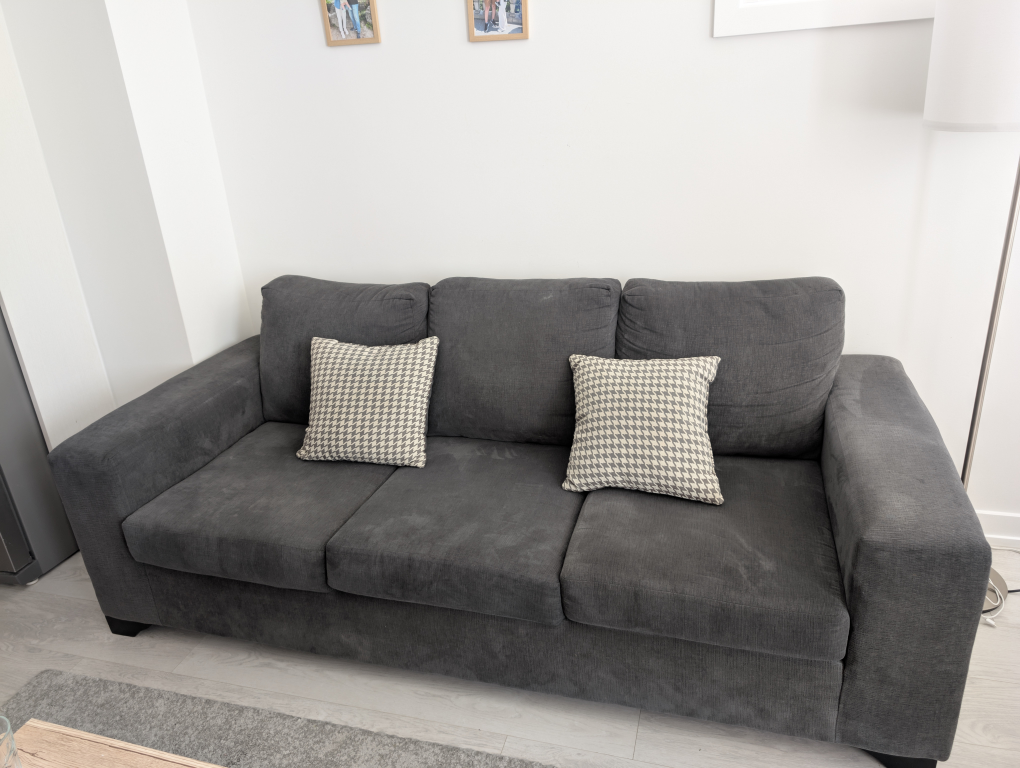Leon's Grey 3-Seater Sofa - Great Condition - photo 4
