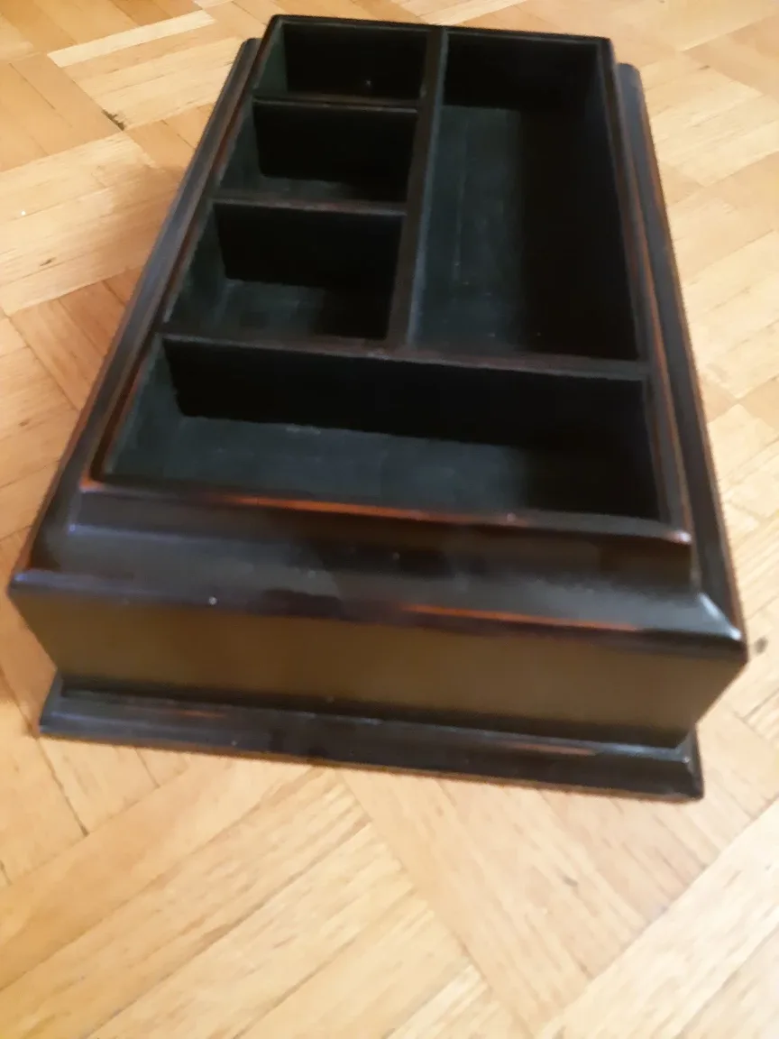 Bombay Co. Mahogany Valet Jewelry Box with Drawer 🇨🇦 image indicator(5)