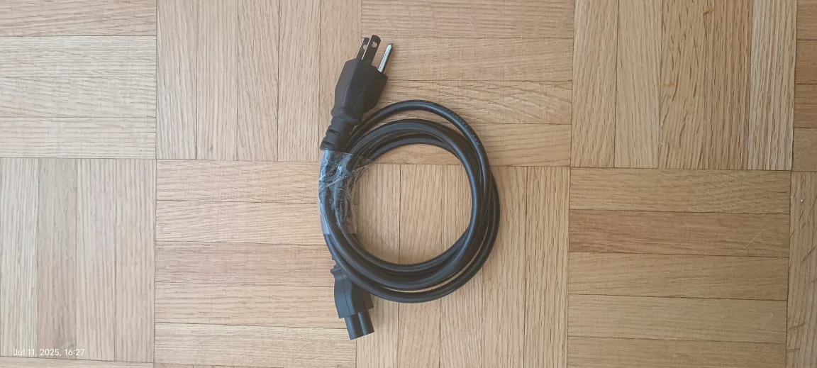 Power Cord 3-pin plug to IEC C13 thumbnail