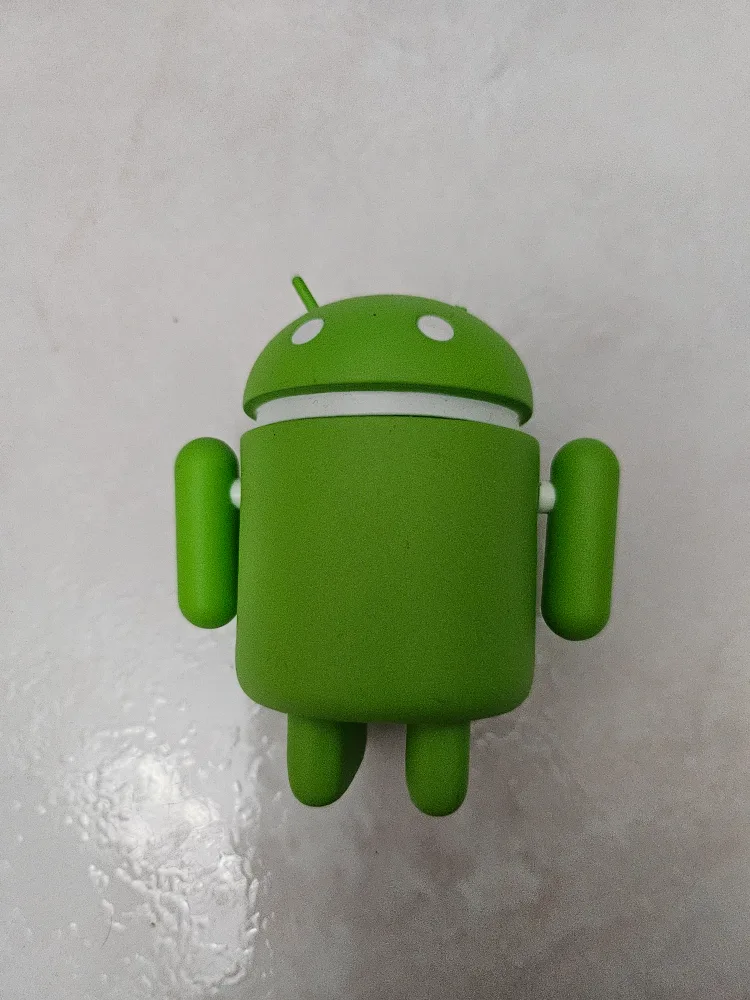 Android Figurine - Green Robot 🇨🇦 thumbnail