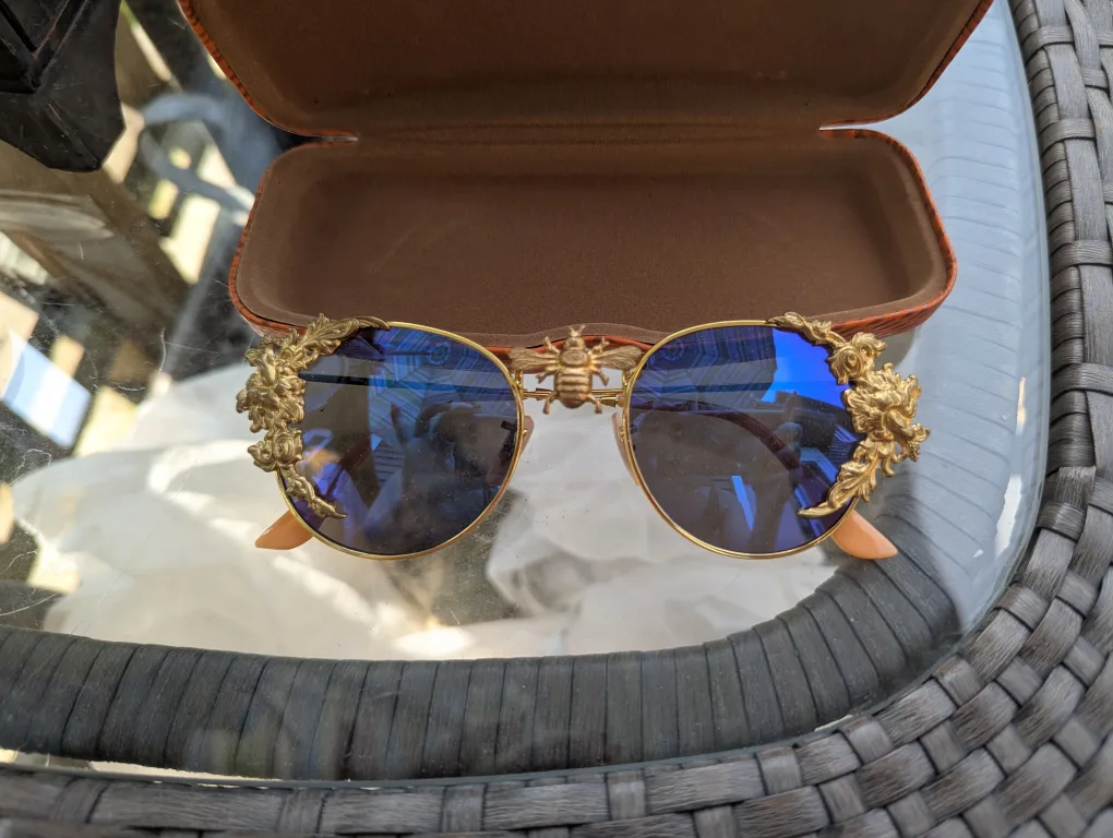Statement Sunglasses image indicator(2)