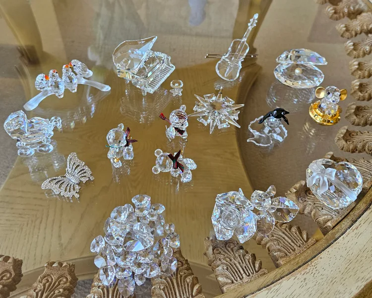 Swarovski Crystal Figurines Collection image indicator(2)