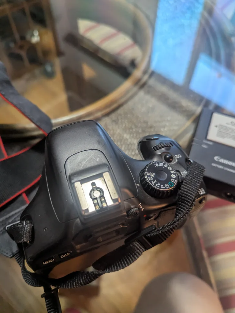 Canon T2i Camera (AMAZING CONDITION) image indicator(6)