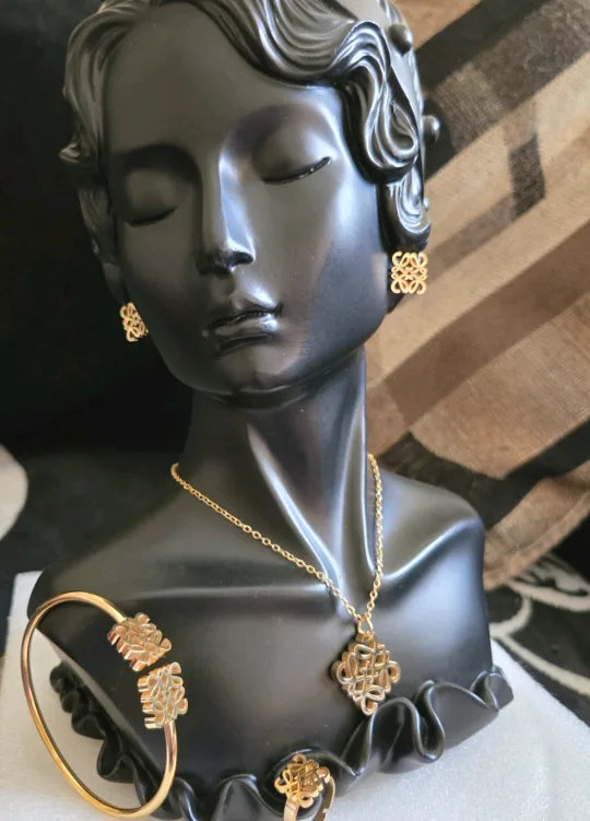 loew gold jewellery set thumbnail