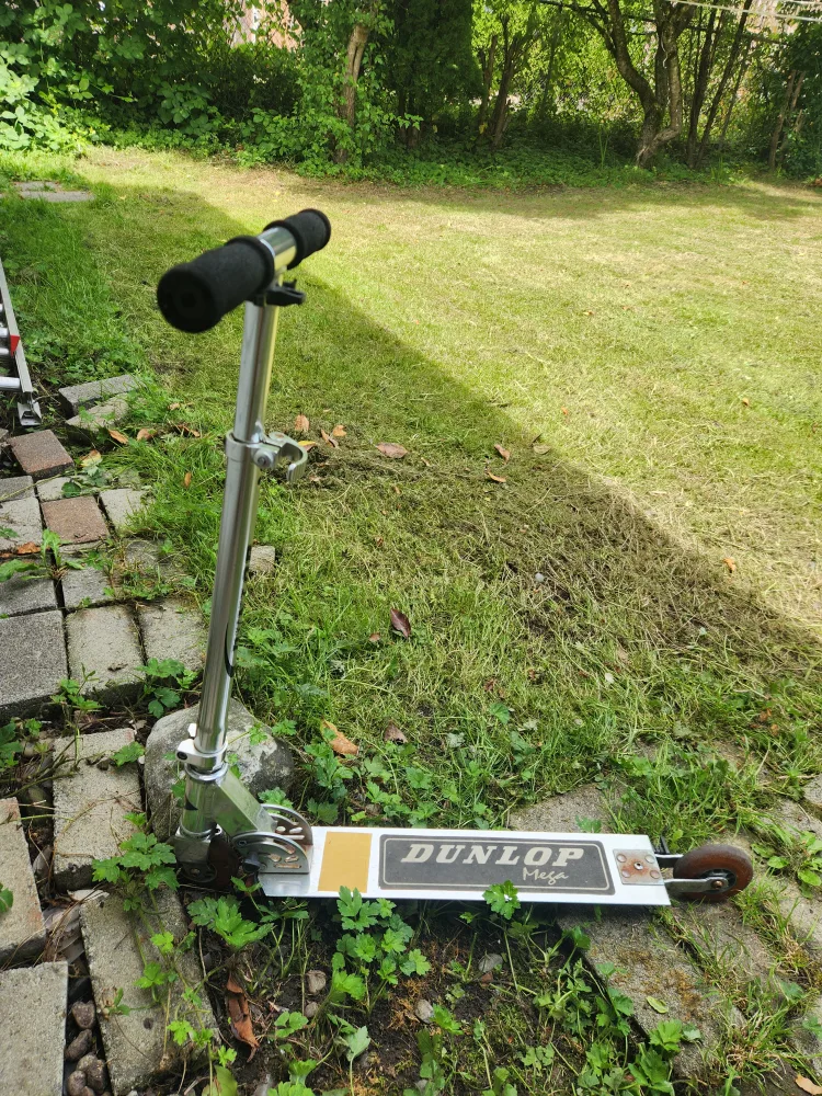 Dunlop Mega Scooter thumbnail