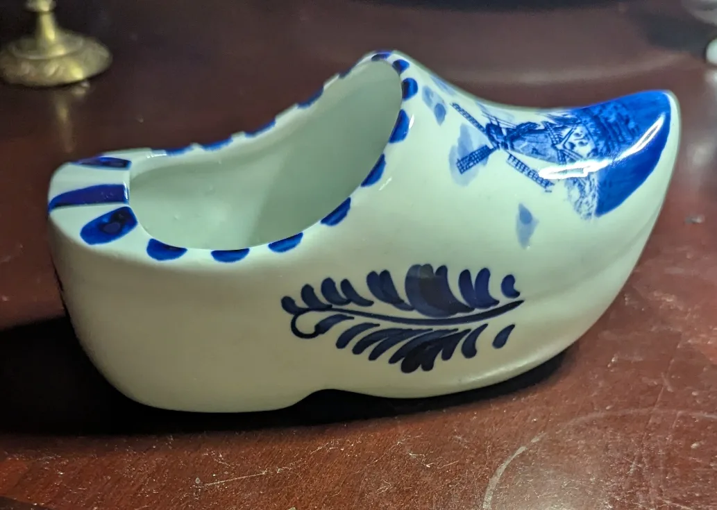 Delft blue clog Ashtray thumbnail