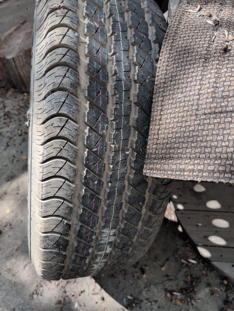 Used P275/60R20 Tire - photo 3