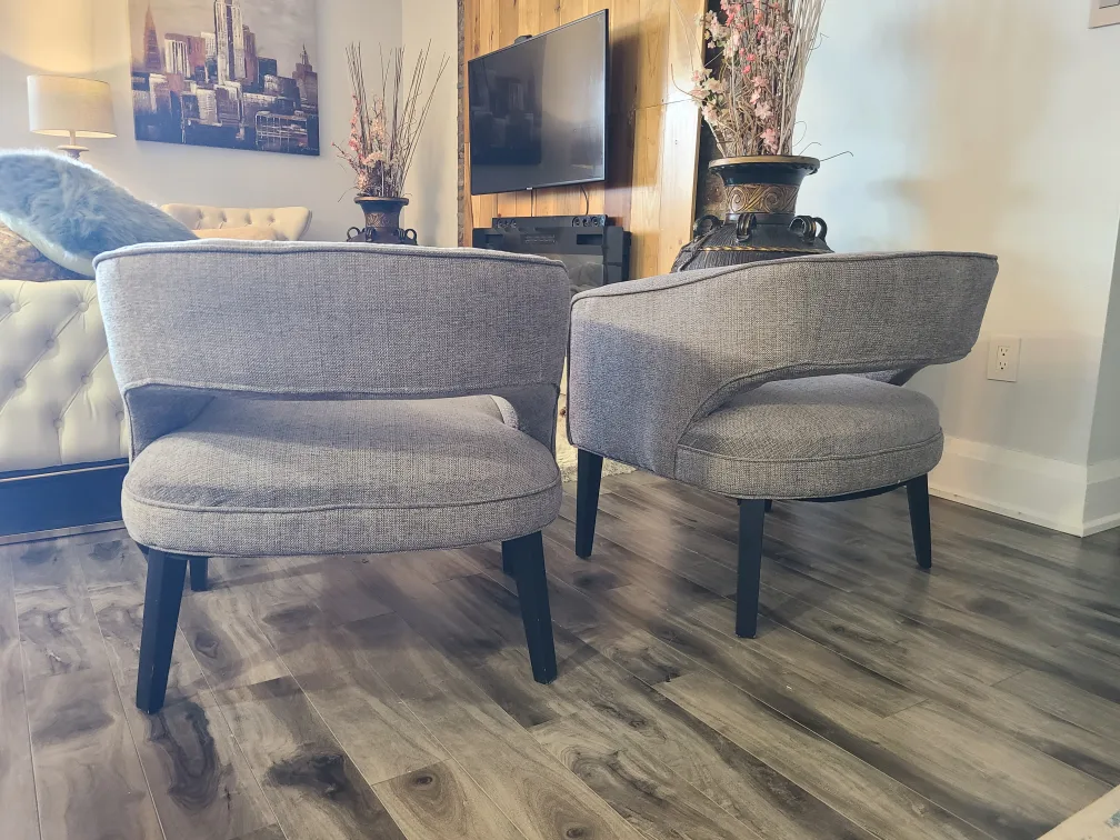 🇨🇦 Set of 2 Structube Grey Accent chairs image indicator(3)