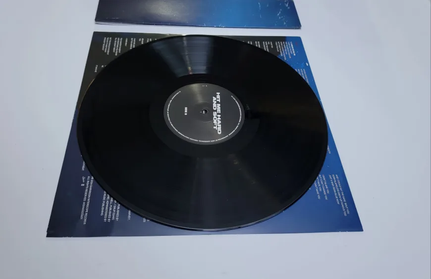 Billie Eilish – Hit Me Hard And Soft Vinyl LP | Gatefold Edition image indicator(9)