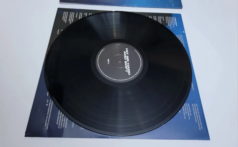 Billie Eilish – Hit Me Hard And Soft Vinyl LP | Gatefold Edition image indicator(10)